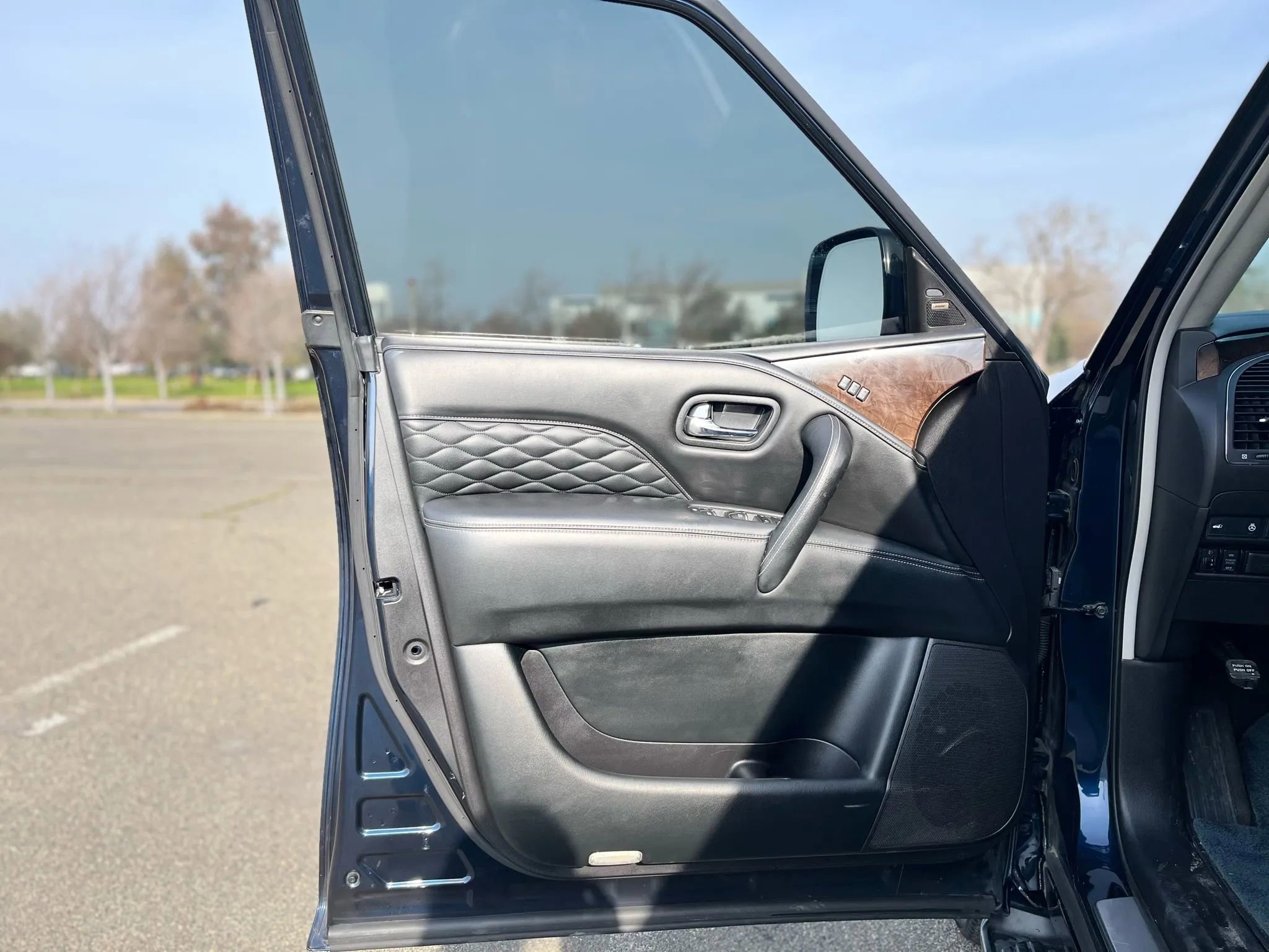 Used 2019 INFINITI QX80 Luxe w/ 22" Wheel Package image 9