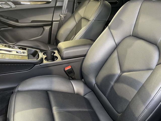 Certified 2026 Porsche Macan Turbo AWD/4WD image 5