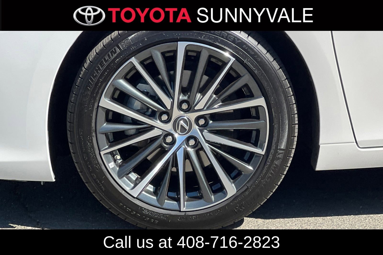 Used 2025 Lexus ES 300h w/ Premium Package image 12