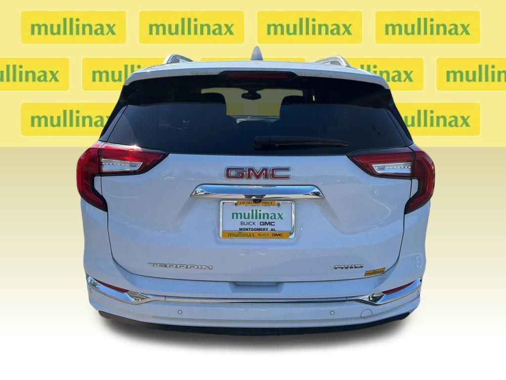 Used 2024 GMC Terrain Denali w/ Denali Premium Package AWD/4WD image 9