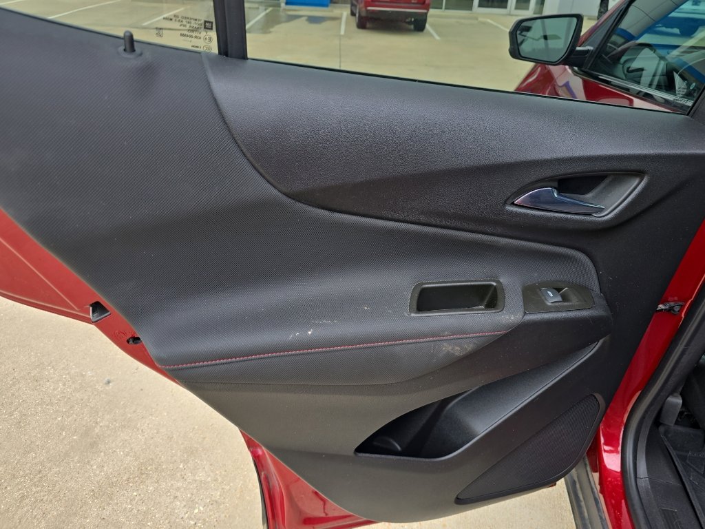 Used 2023 Chevrolet Equinox RS w/ LPO, Floor Liner Package FWD image 11