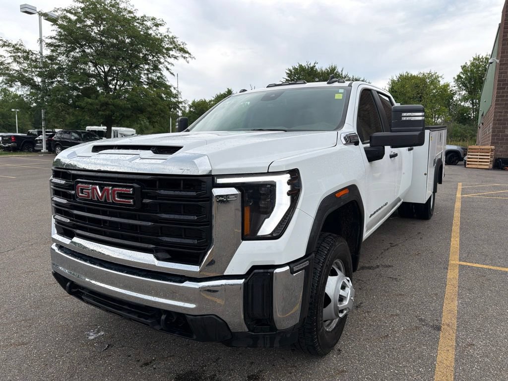 Used 2025 GMC Sierra 3500 Pro w/ Convenience Package AWD/4WD image 4