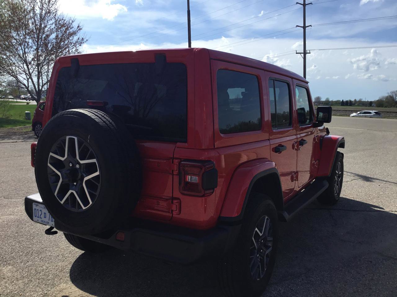 Used 2025 Jeep Wrangler Unlimited Sahara AWD/4WD image 7