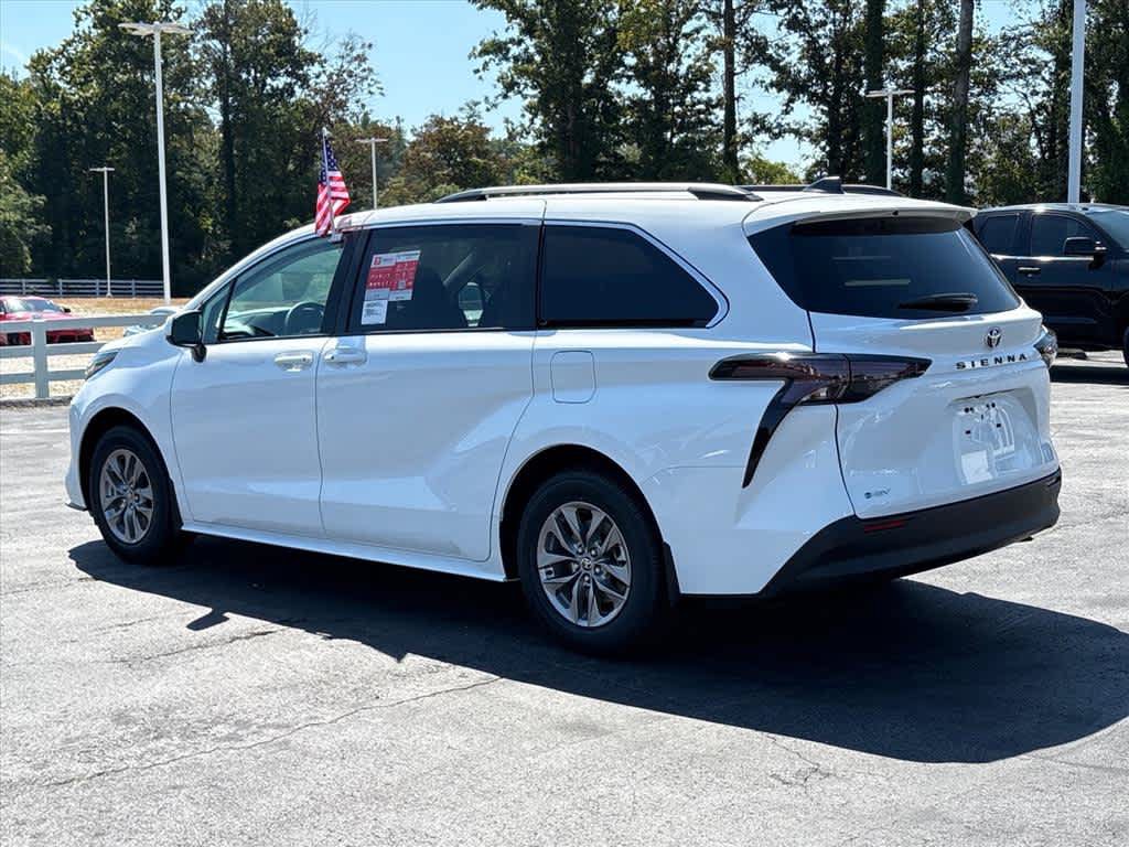 New 2026 Toyota Sienna LE FWD image 27