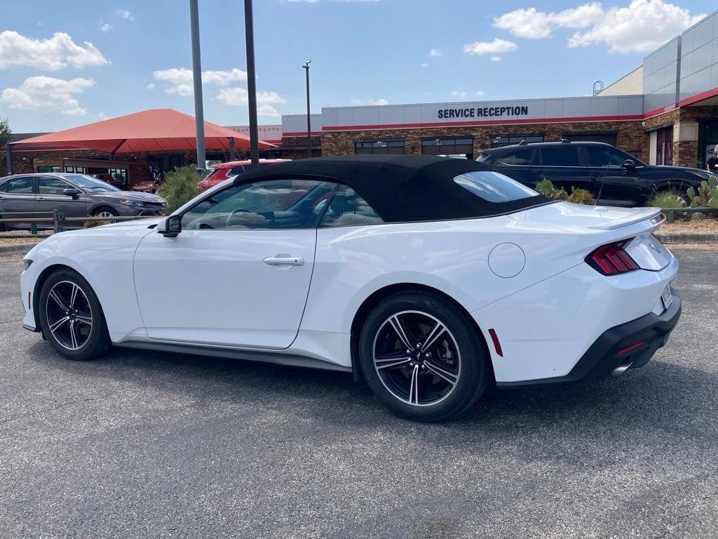 Used 2025 Ford Mustang Premium RWD image 5