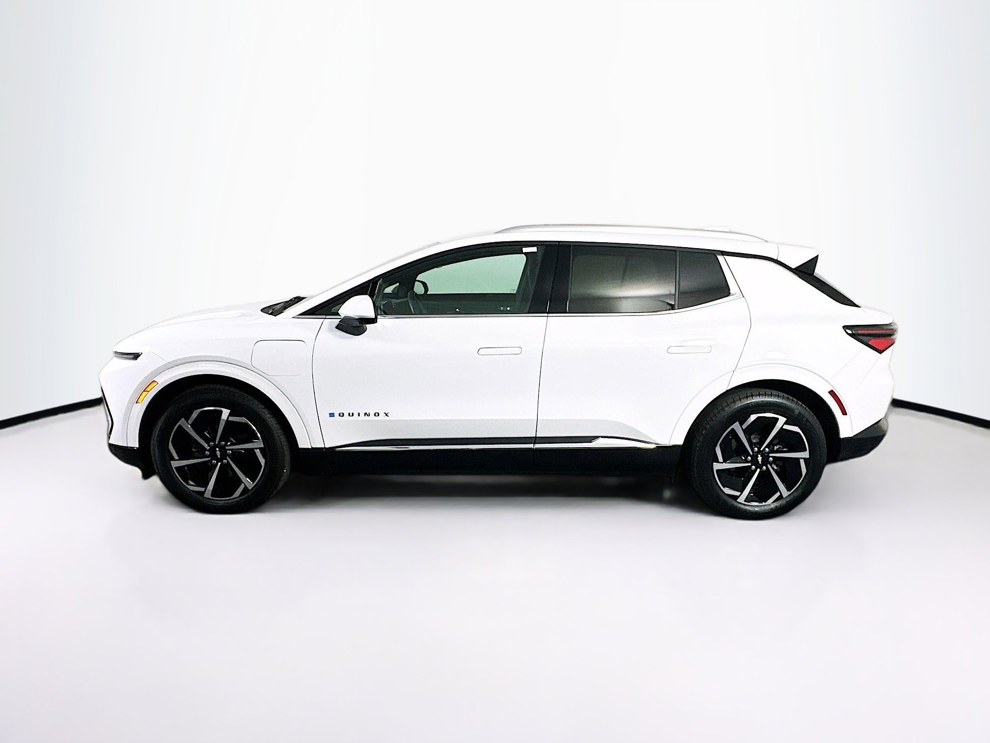 Used 2024 Chevrolet Equinox EV LT image 4