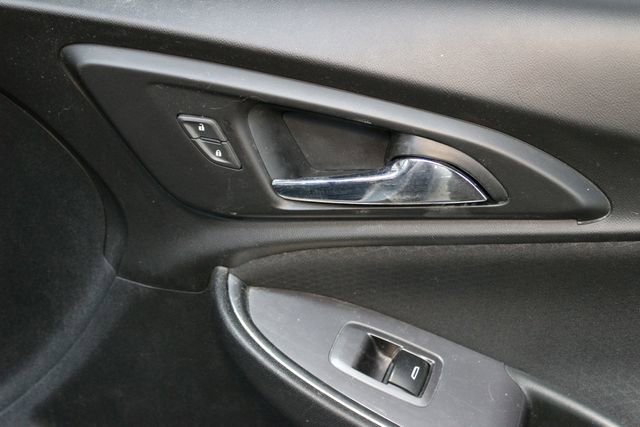 Used 2021 Chevrolet Malibu LT FWD image 5