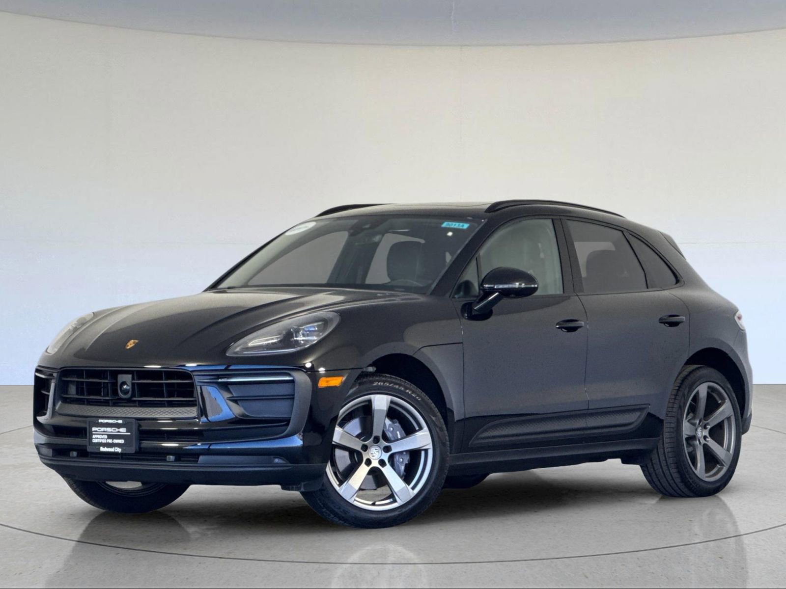 Certified 2025 Porsche Macan image 1