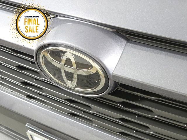 Used 2021 Toyota RAV4 XLE image 11