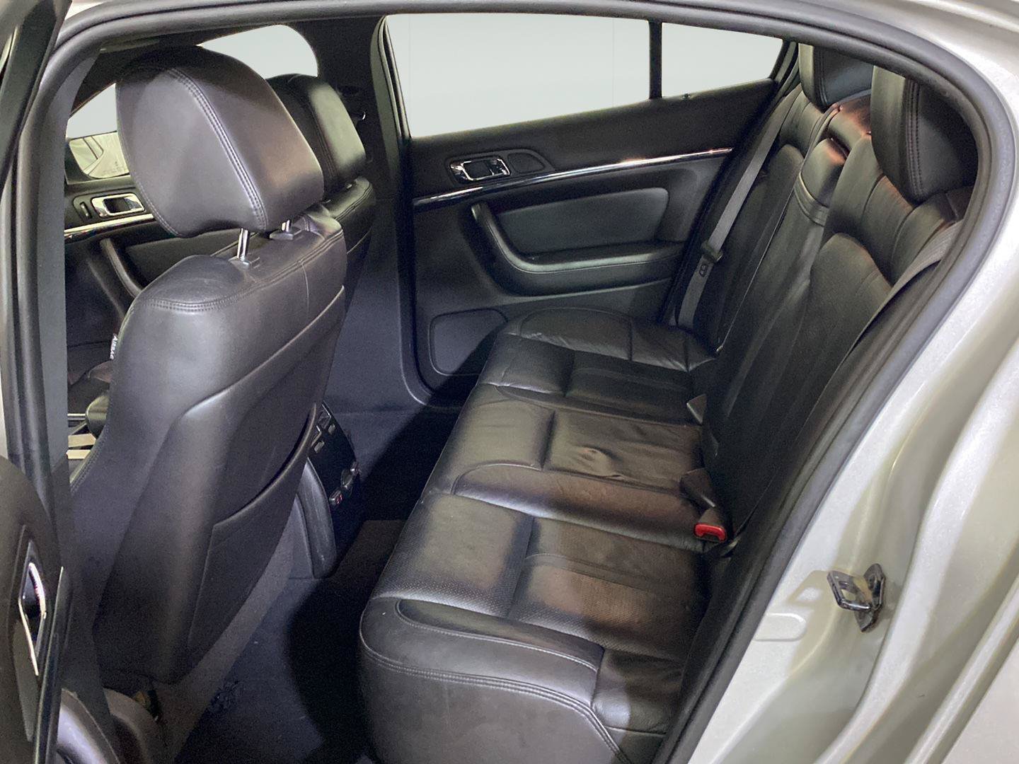 Used 2009 Lincoln MKS AWD image 29
