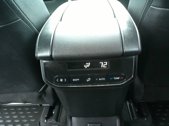 Used 2023 Toyota Highlander XLE image 28