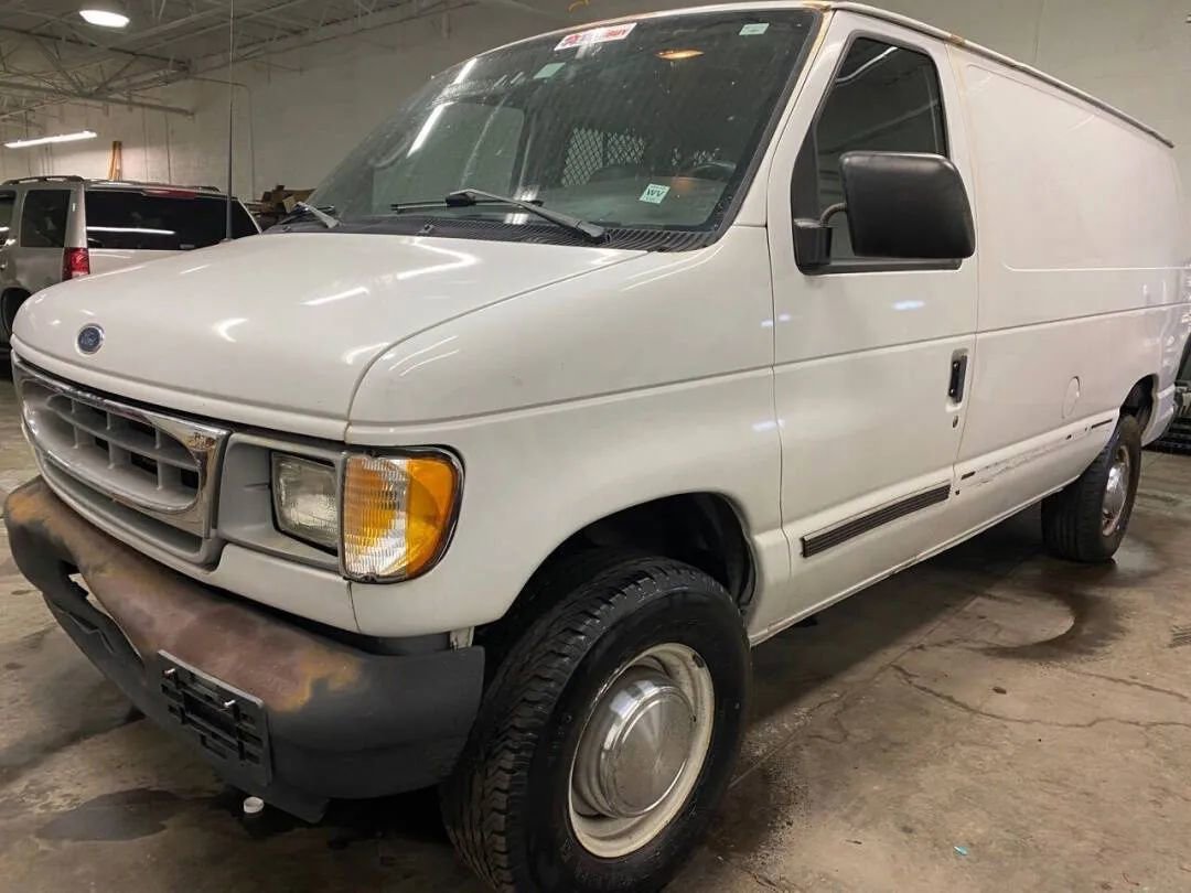 Used 2001 Ford E-250 and Econoline 250 image 1