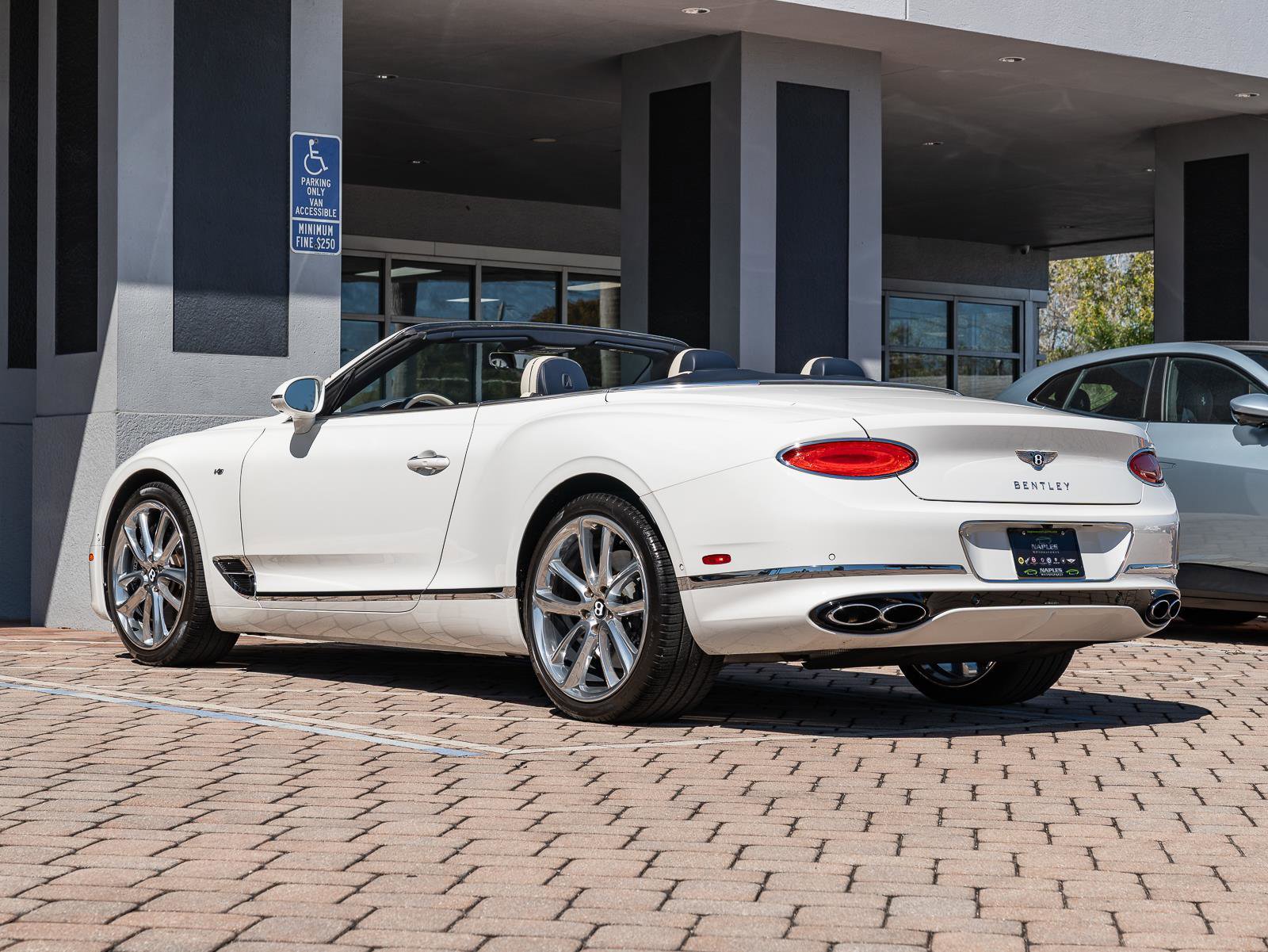 Used 2022 Bentley Continental GT image 44