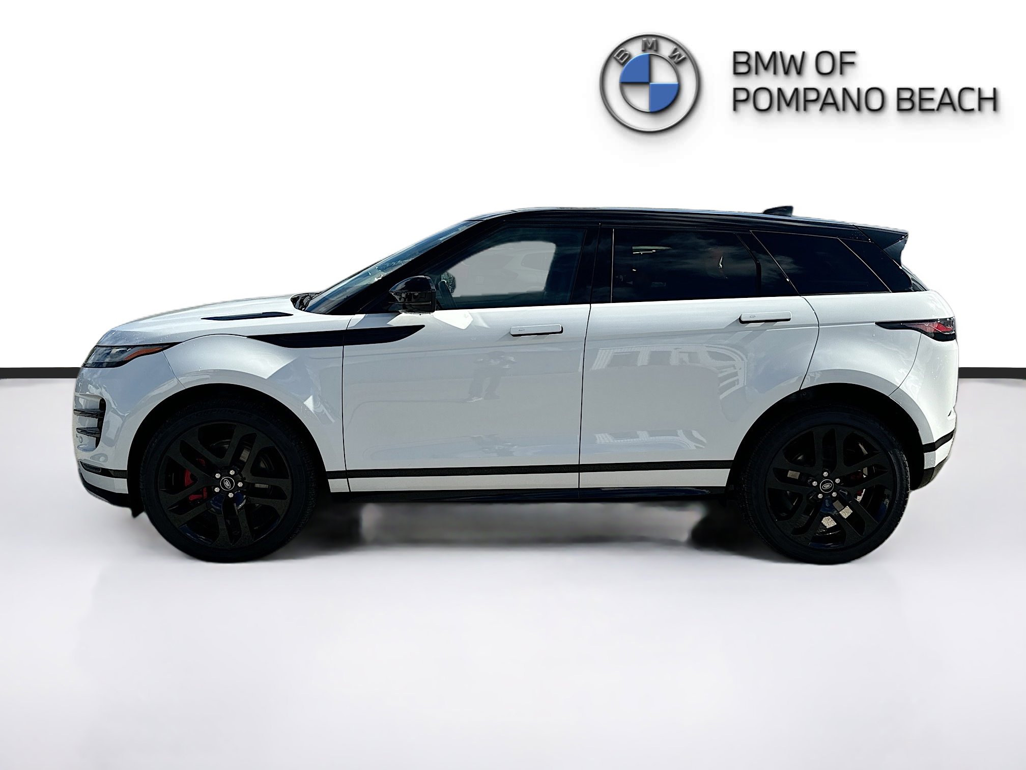 Used 2022 Land Rover Range Rover Evoque R-Dynamic SE image 4