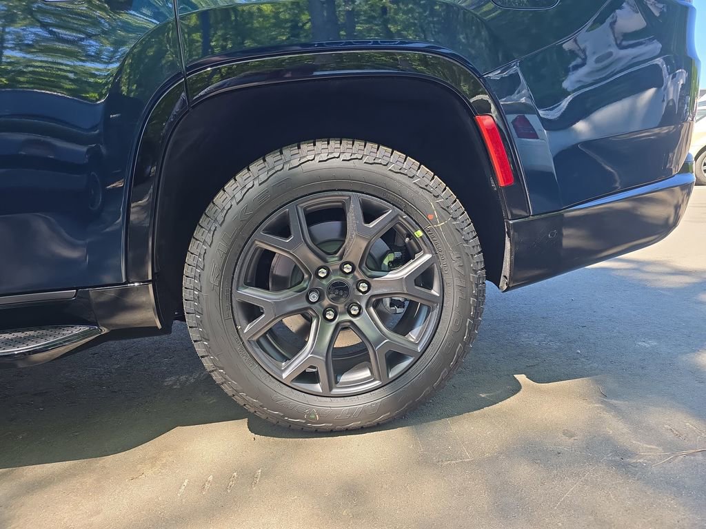 New 2026 Jeep Grand Wagoneer 4WD image 36