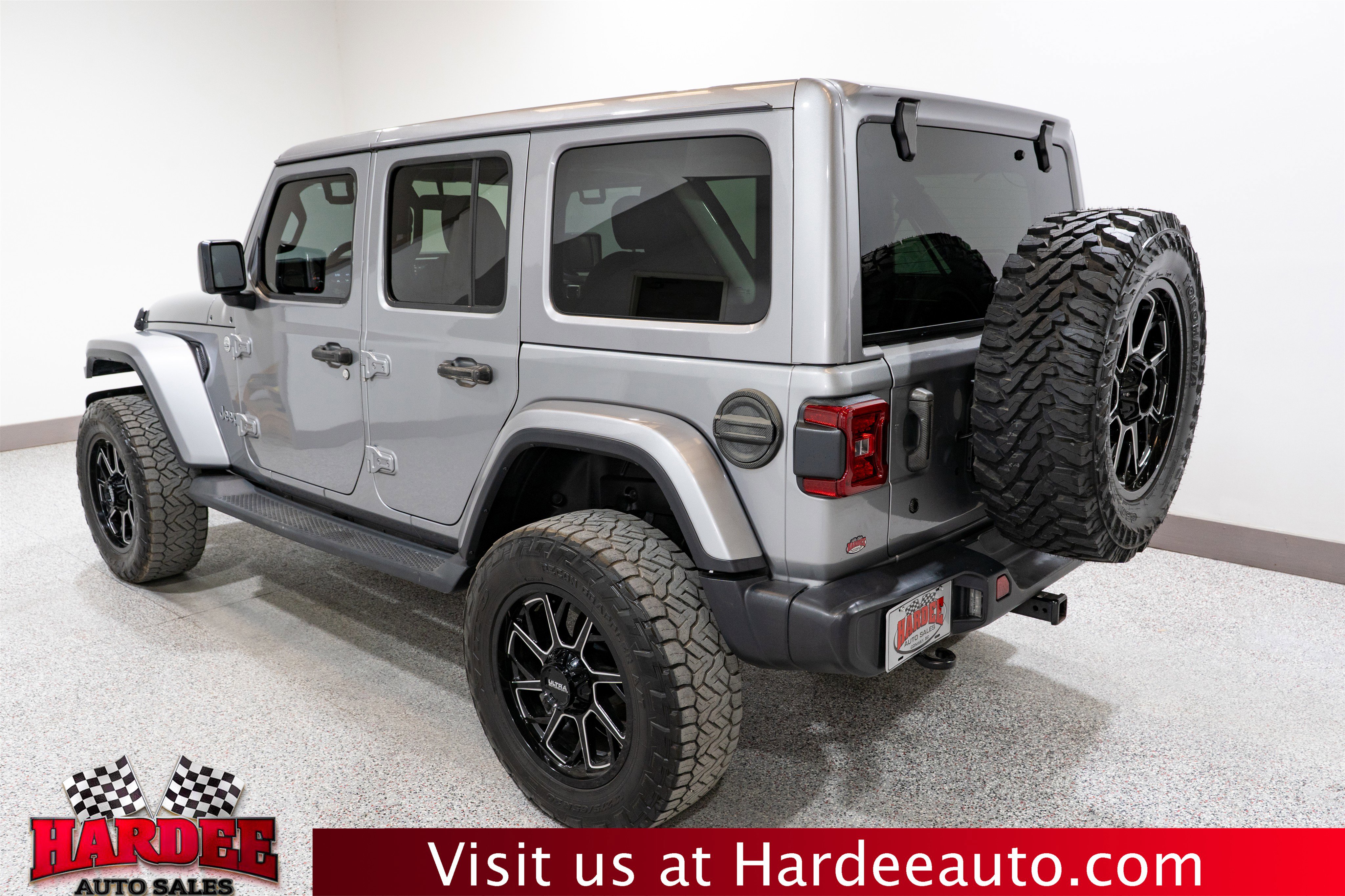 Used 2019 Jeep Wrangler Unlimited Sahara w/ LED Lighting Group image 3