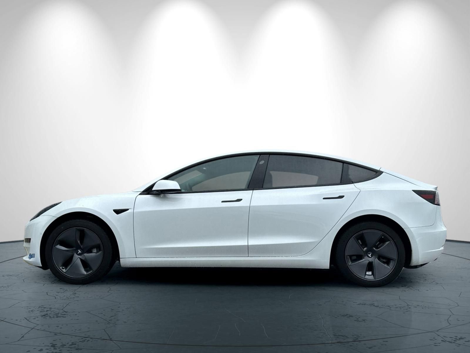 Used 2021 Tesla Model 3 Standard Range Plus image 7