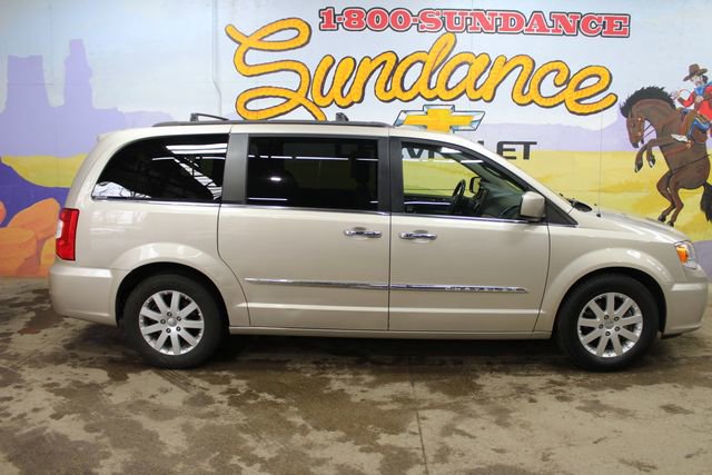Used 2016 Chrysler Town & Country Touring w/ Driver Convenience Group FWD image 1
