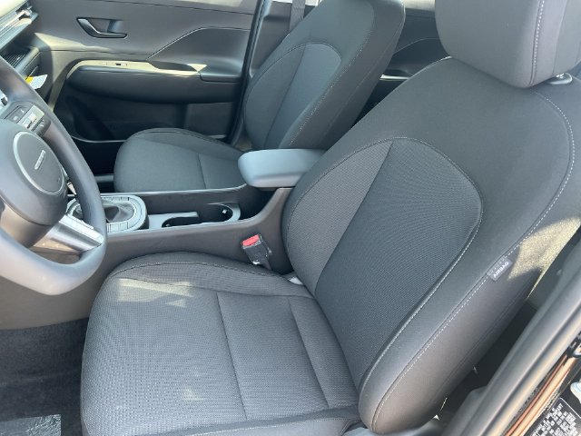 Used 2027 Hyundai Kona SE FWD image 30