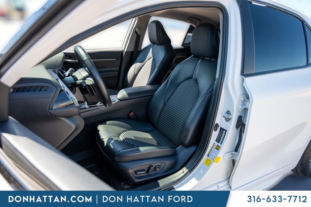 Used 2023 Toyota Camry SE image 4