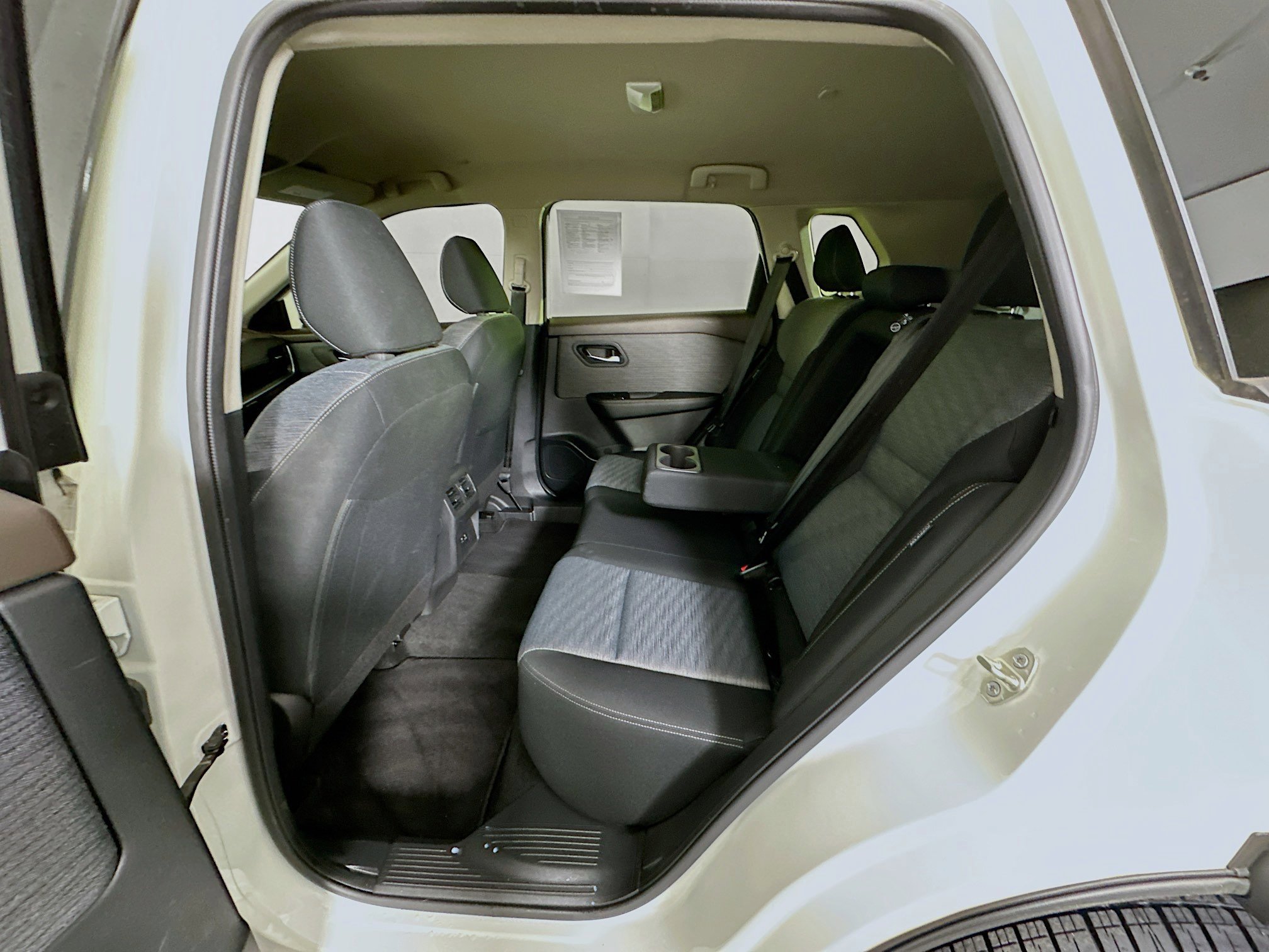 Used 2023 Nissan Rogue SV image 26