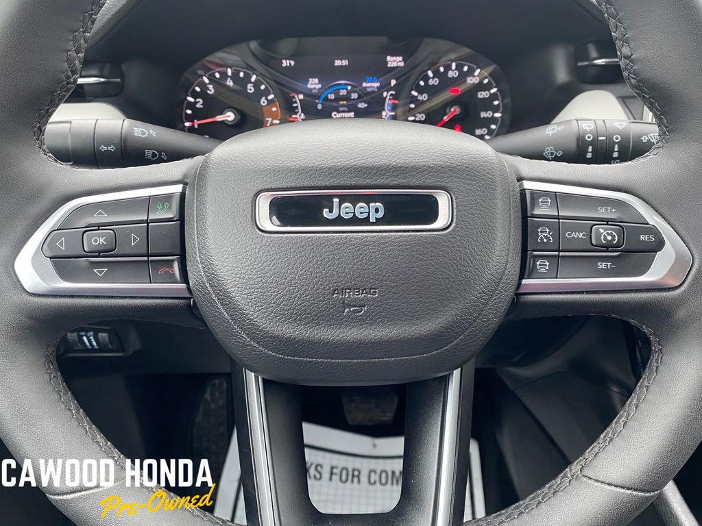 Used 2025 Jeep Compass Limited image 23