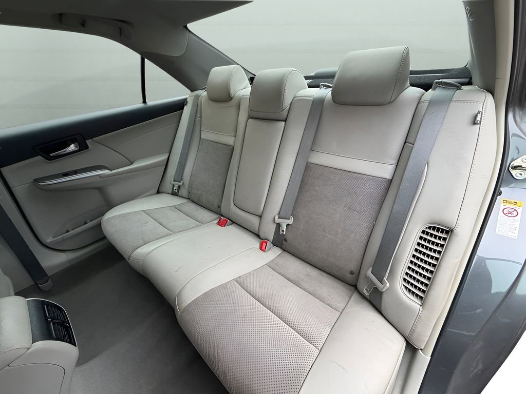 Used 2014 Toyota Camry XLE w/ Leather Package image 16