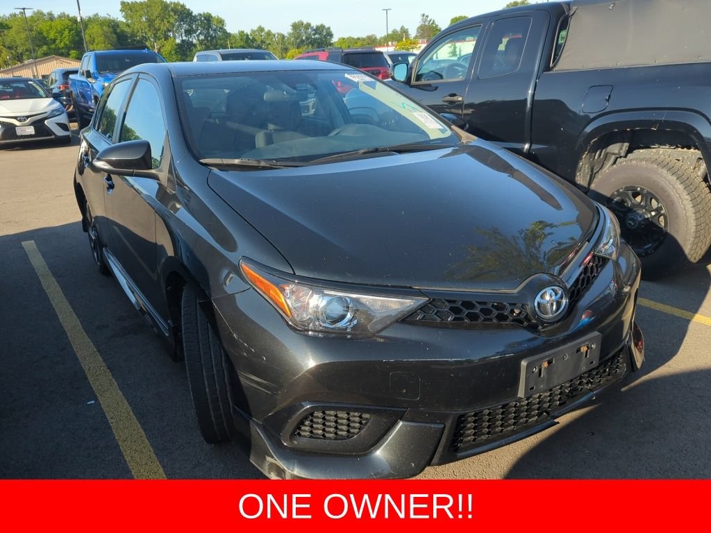 Used 2018 Toyota Corolla iM w/ Carpet Mat Package (TMS) FWD image 2