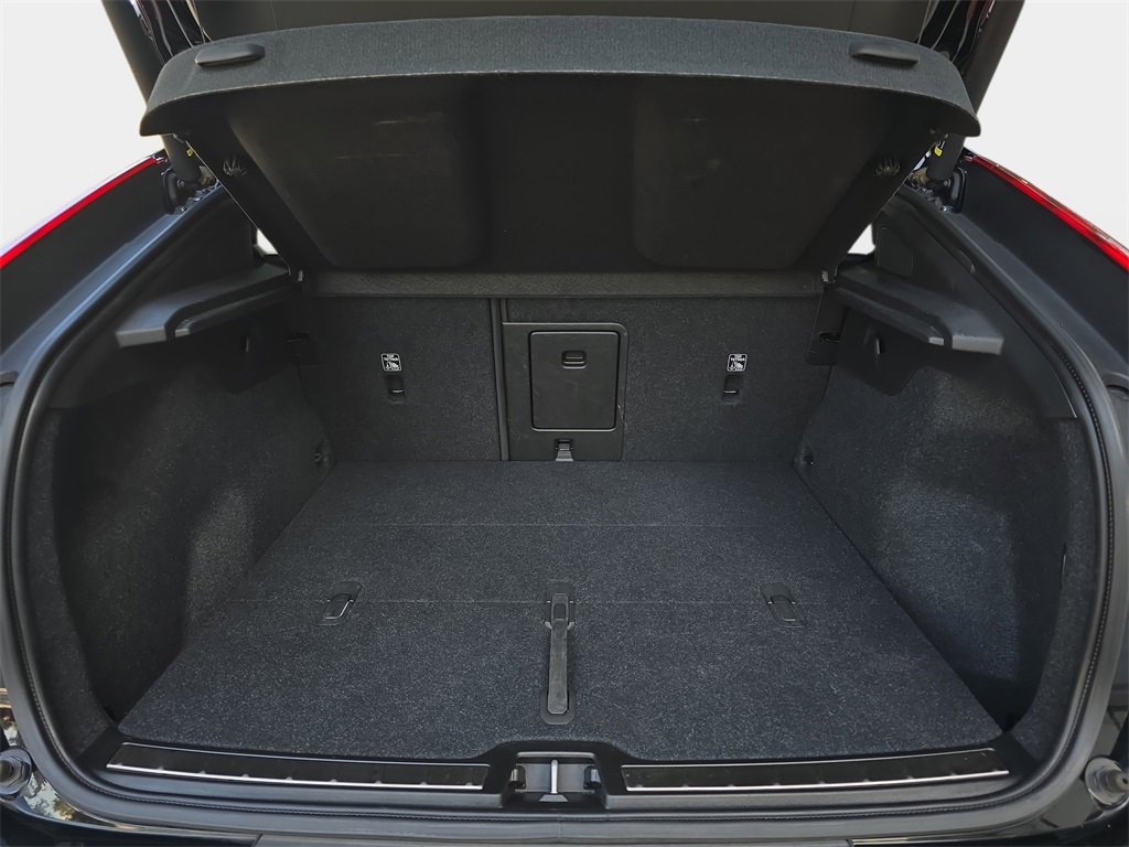 Used 2022 Volvo C40 P8 Recharge Ultimate image 29