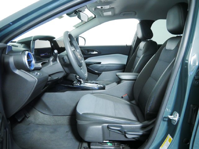 Used 2025 Chevrolet Trax LT FWD image 19