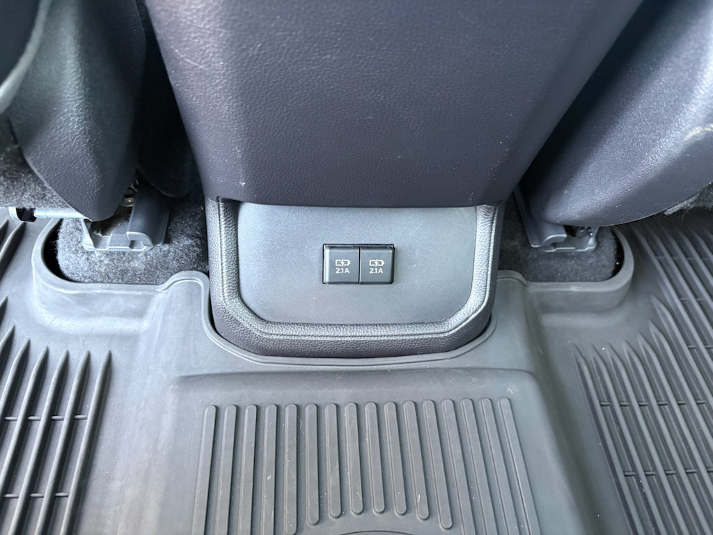 Used 2021 Toyota Highlander XLE FWD image 28