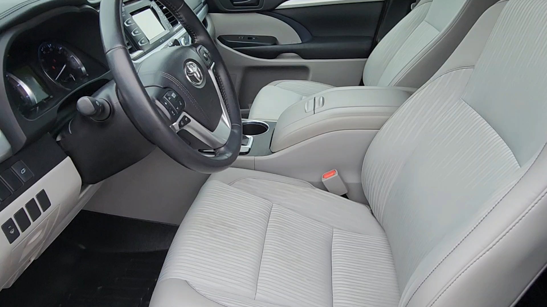 Used 2015 Toyota Highlander Plus AWD/4WD image 32
