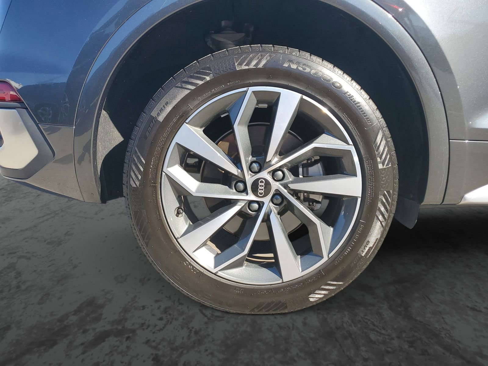 Used 2022 Audi Q5 2.0T Premium Plus w/ Premium Plus Package AWD/4WD image 5
