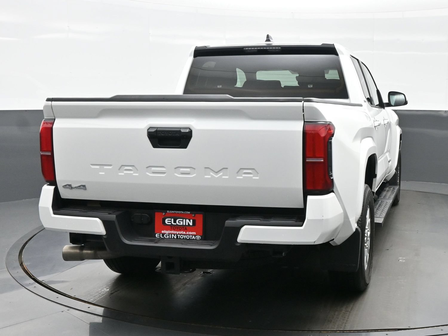 Used 2025 Toyota Tacoma SR5 AWD/4WD image 5