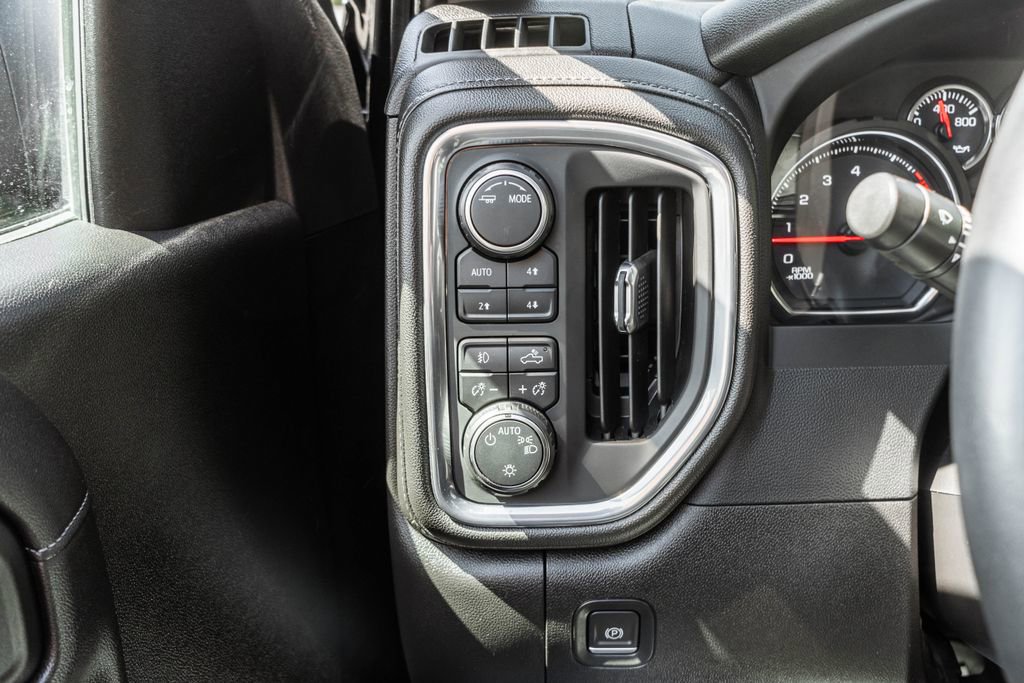 Used 2022 Chevrolet Silverado 1500 LT Trail Boss w/ Bed Protection Package AWD/4WD image 16