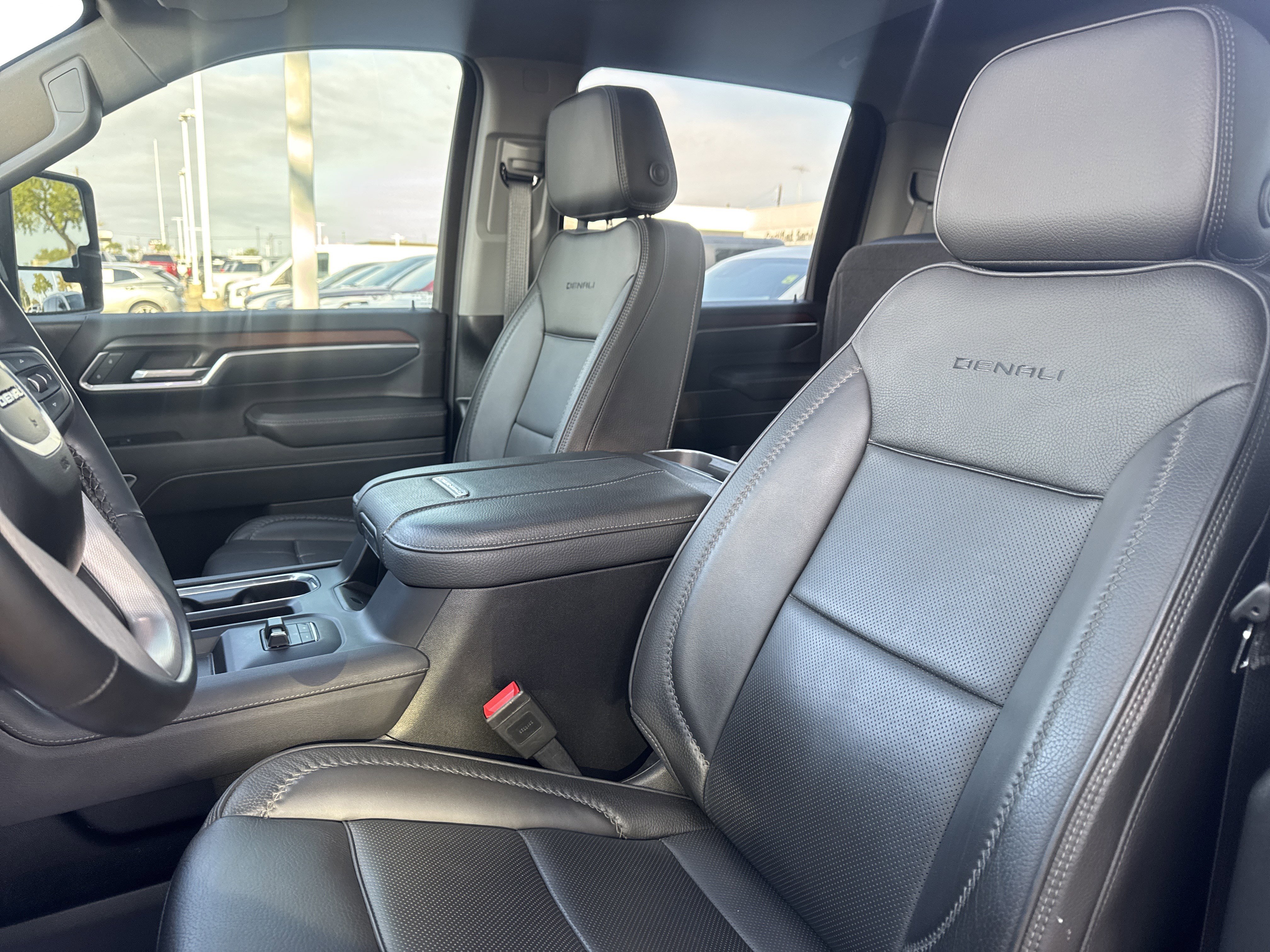 Used 2025 GMC Sierra 3500 Denali w/ Technology Package image 6