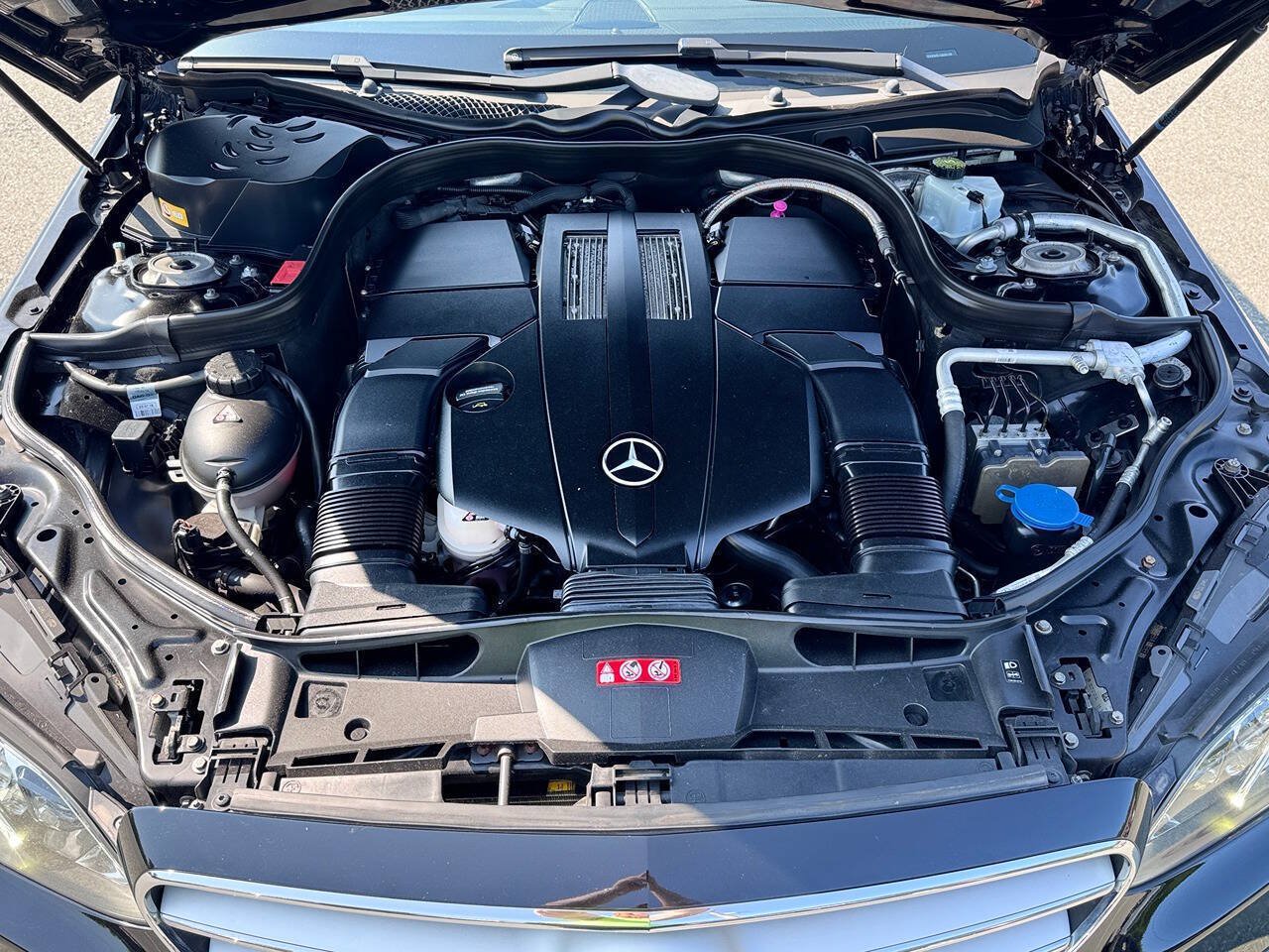 Used 2016 Mercedes-Benz E 400 4MATIC Sedan image 21