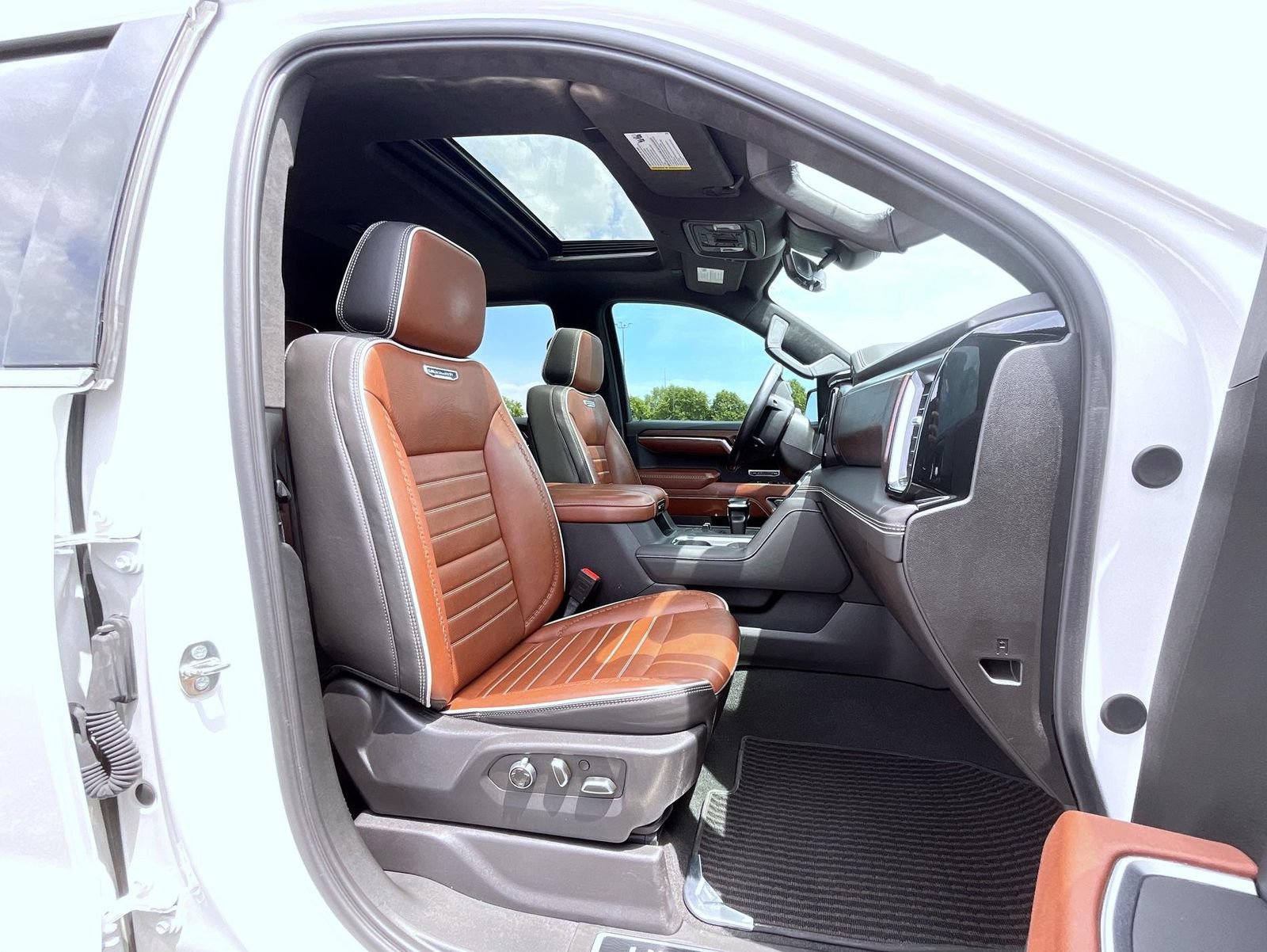 Certified 2024 GMC Sierra 1500 Denali Ultimate AWD/4WD image 15