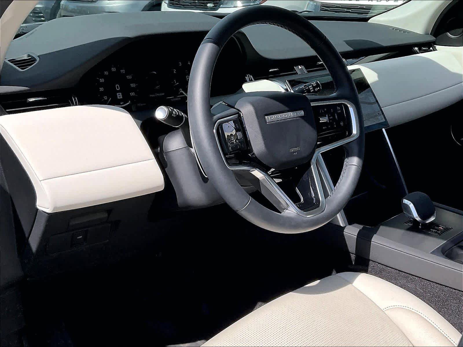 Used 2025 Land Rover Discovery Sport S image 15