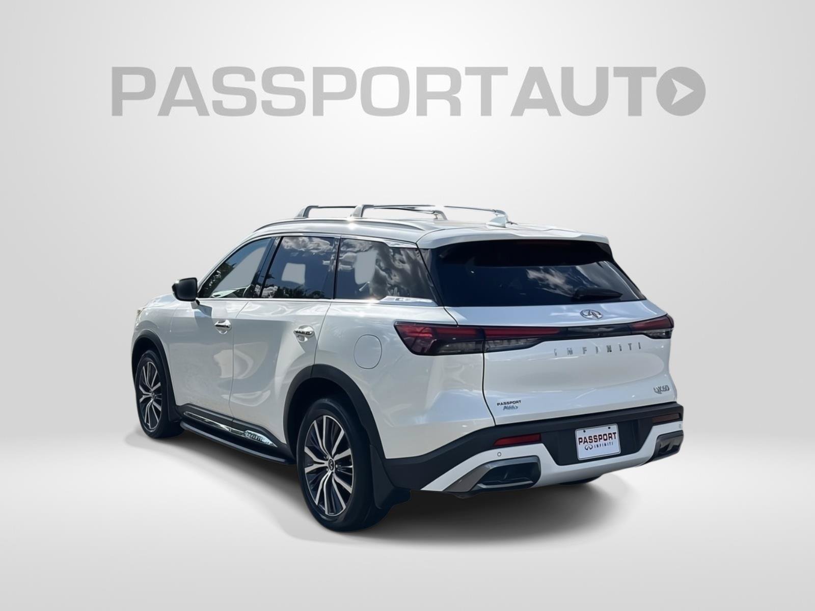 Used 2025 INFINITI QX60 Sensory w/ Vision Package AWD/4WD image 3