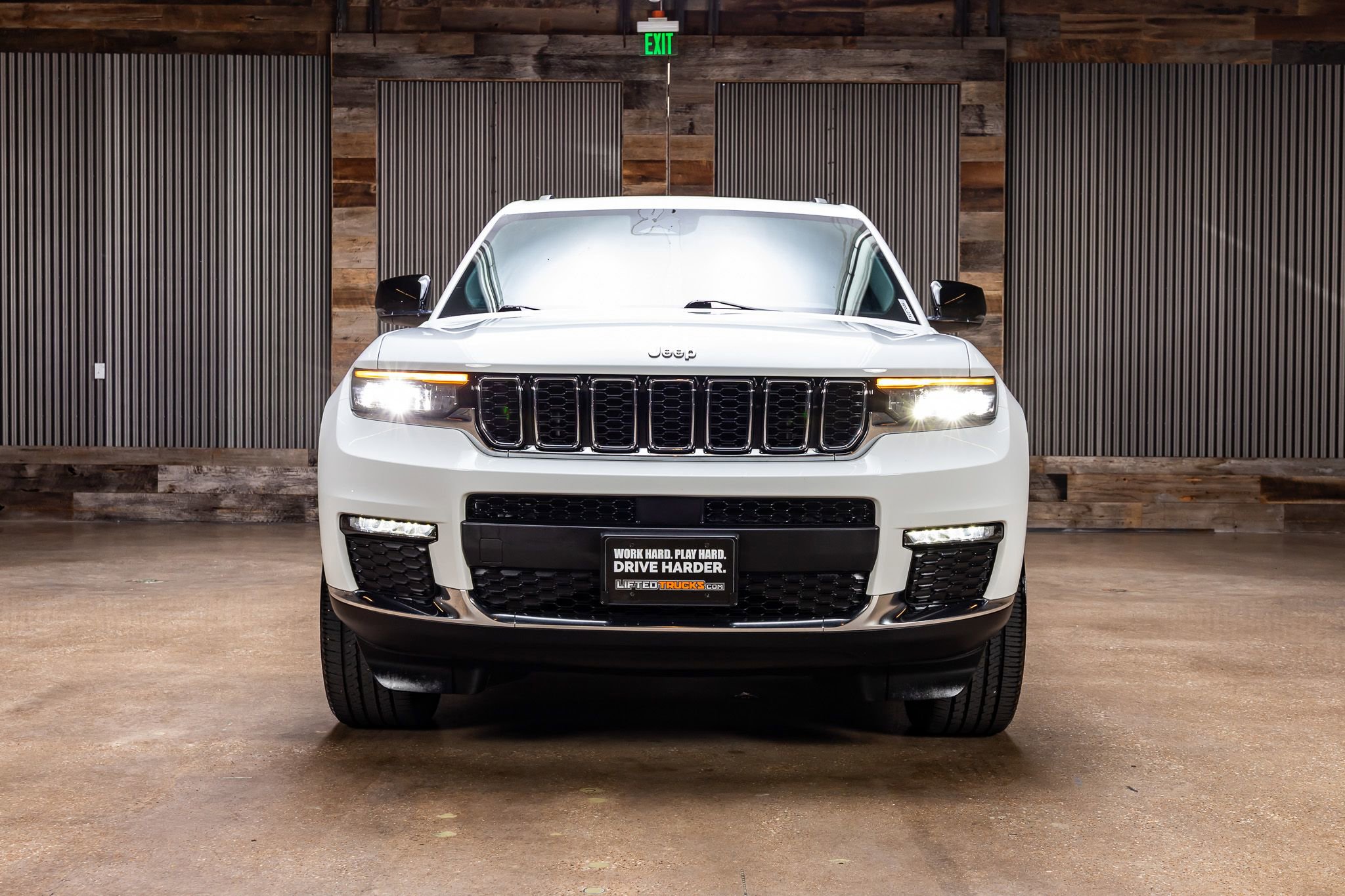 Used 2025 Jeep Grand Cherokee L Limited RWD image 3