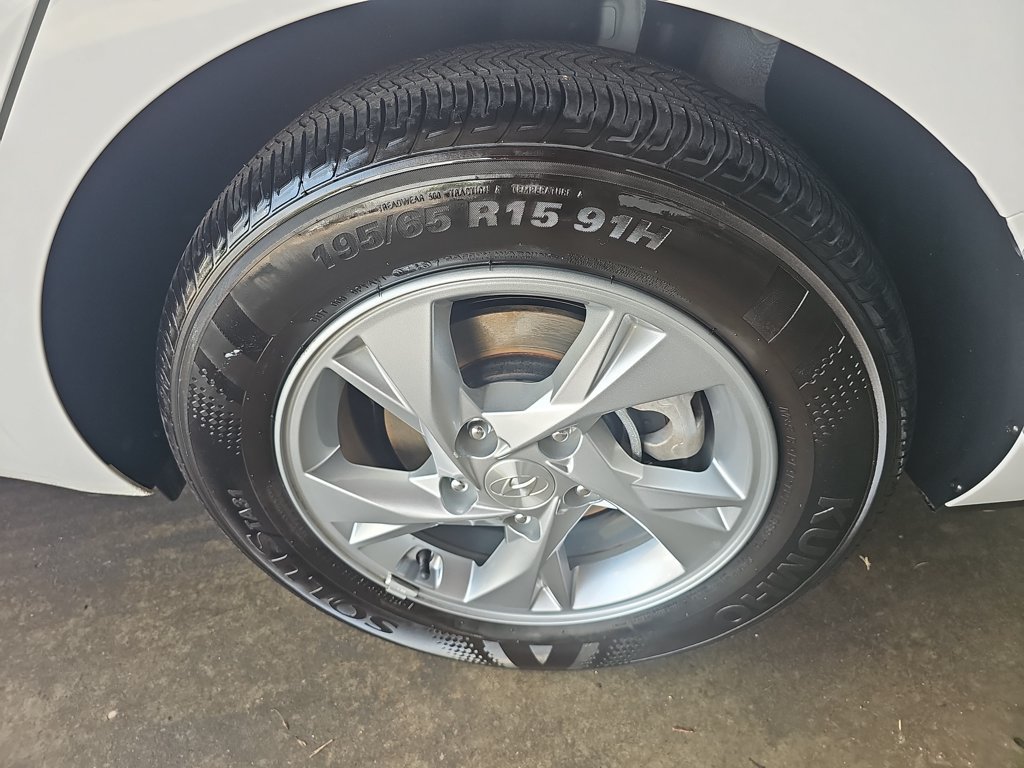 Certified 2023 Hyundai Elantra SE FWD image 31