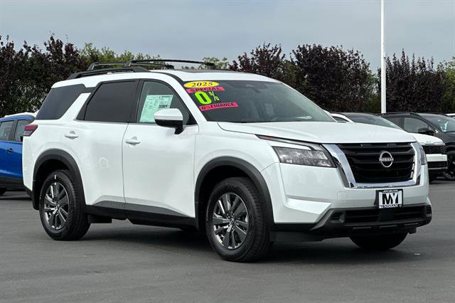 New 2025 Nissan Pathfinder SV w/ SV Premium Package image 2