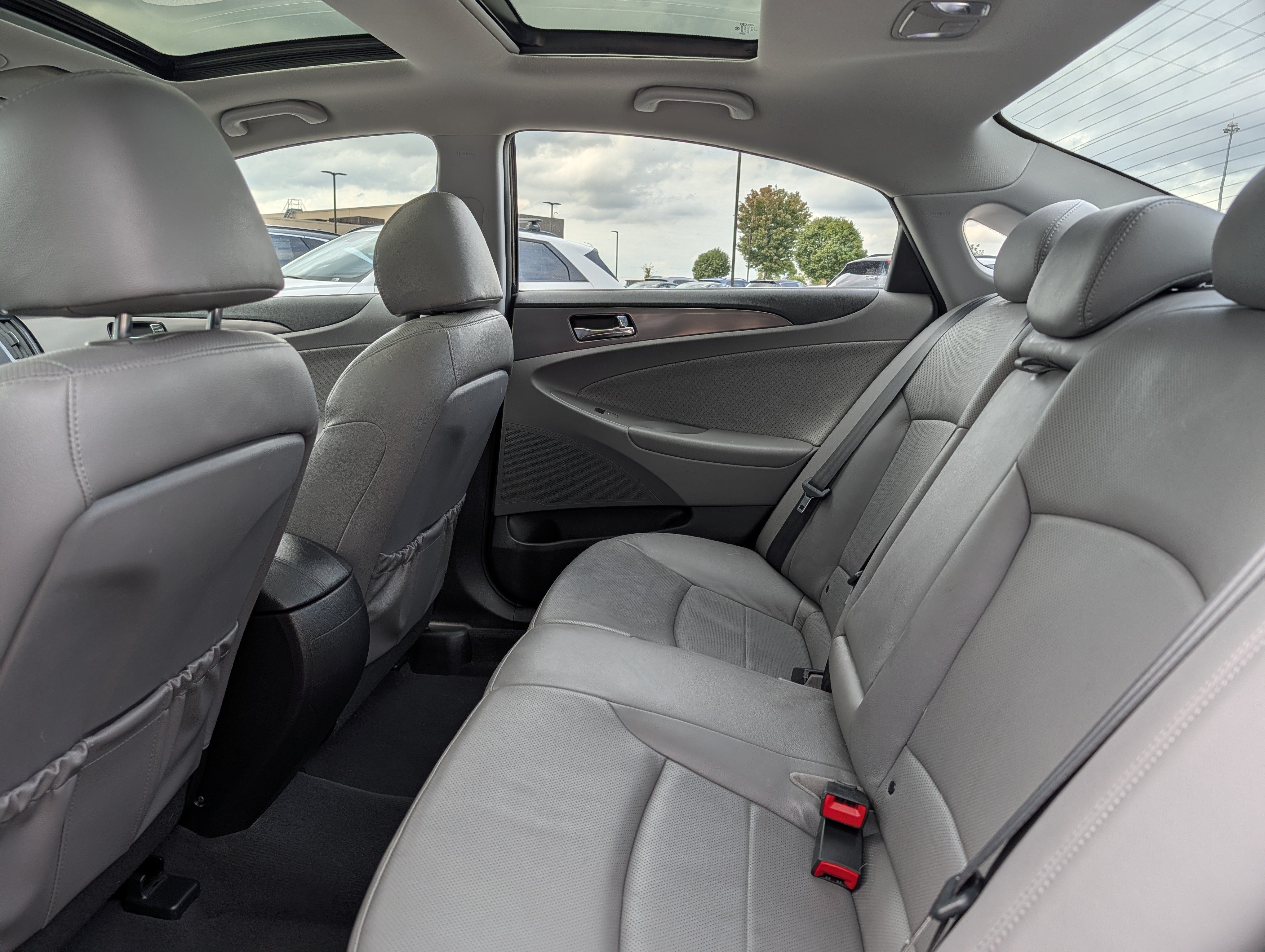 Used 2015 Hyundai Sonata Limited w/ Option Group 02 FWD image 21