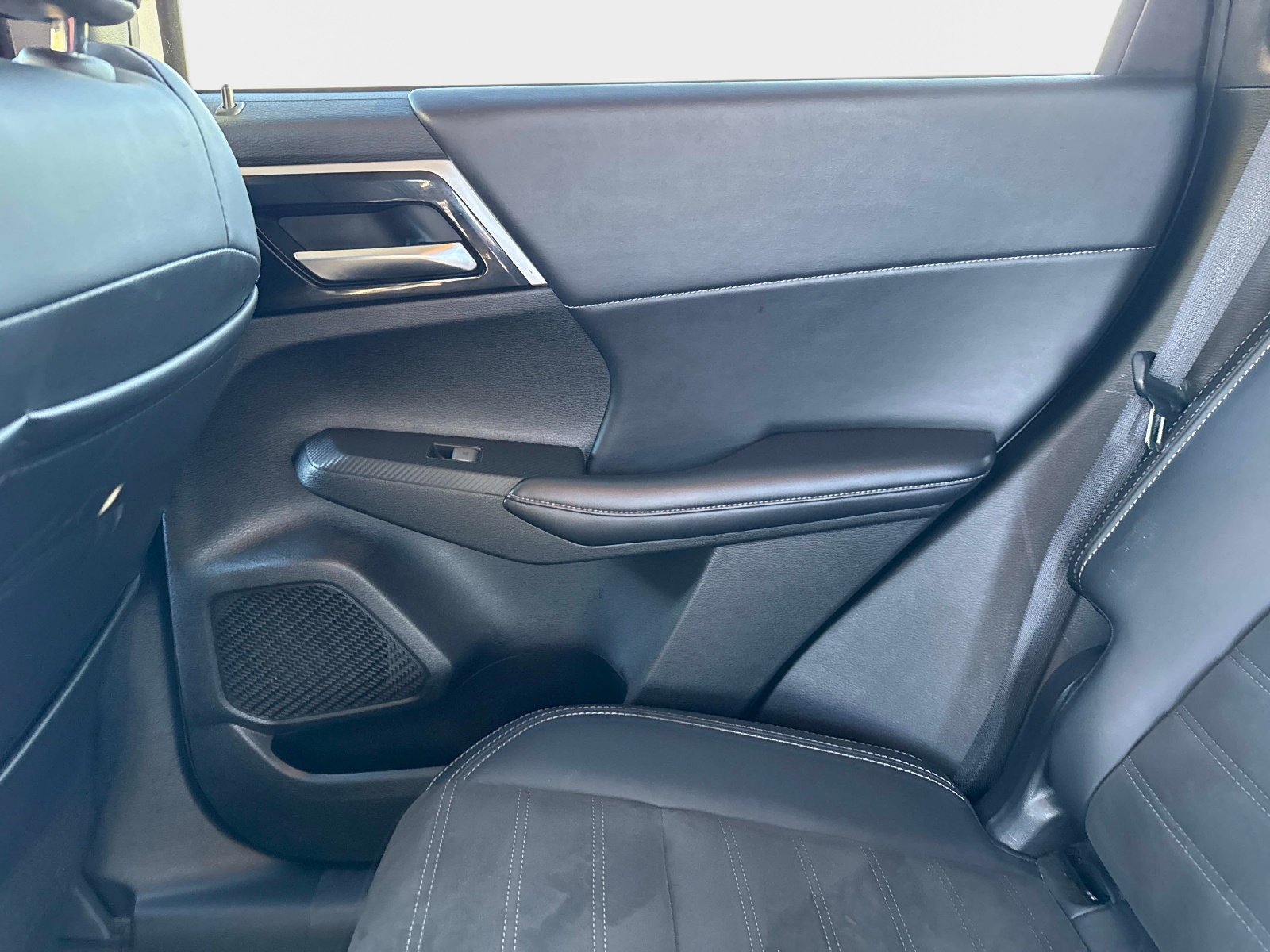 Used 2024 Mitsubishi Outlander SE image 17