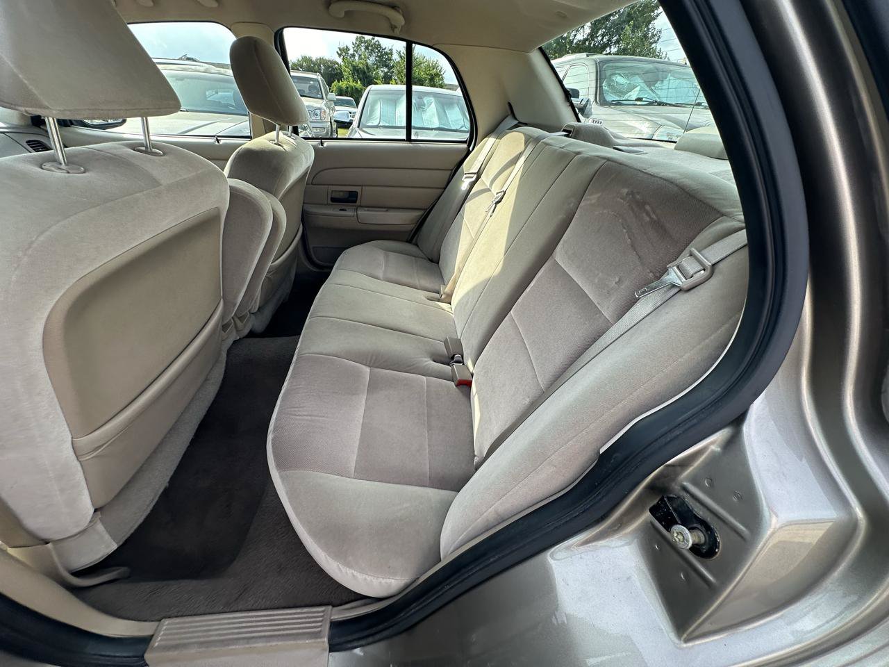 Used 2005 Ford Crown Victoria RWD image 17