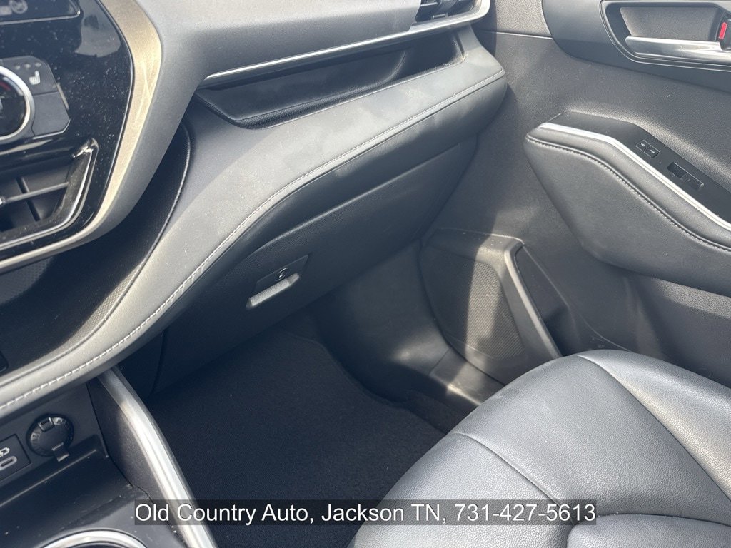Used 2023 Toyota Highlander XLE FWD image 32