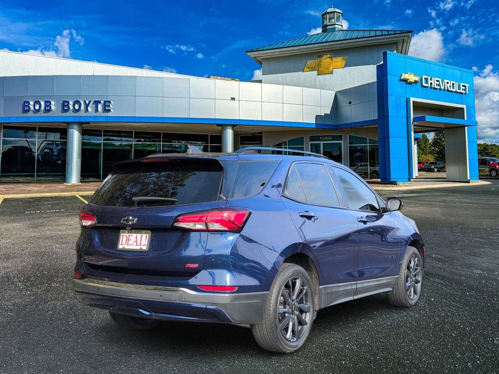 Used 2022 Chevrolet Equinox RS w/ RS Leather Package image 3