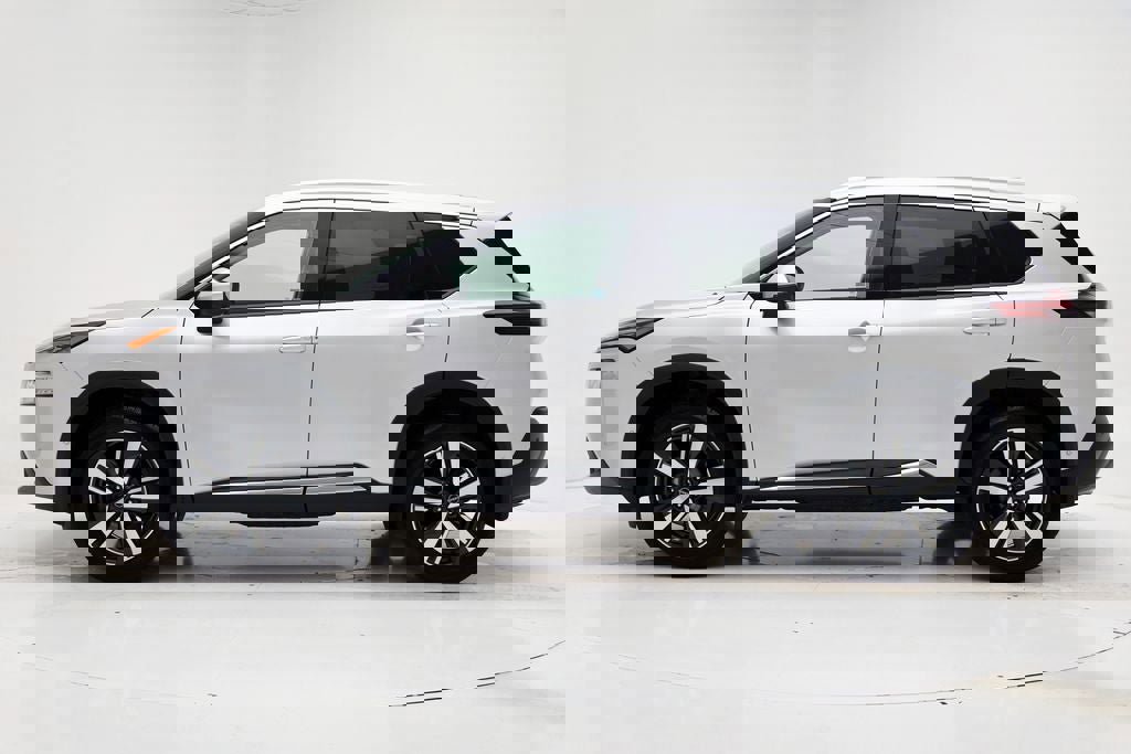 Used 2023 Nissan Rogue SL w/ SL Premium Package image 6