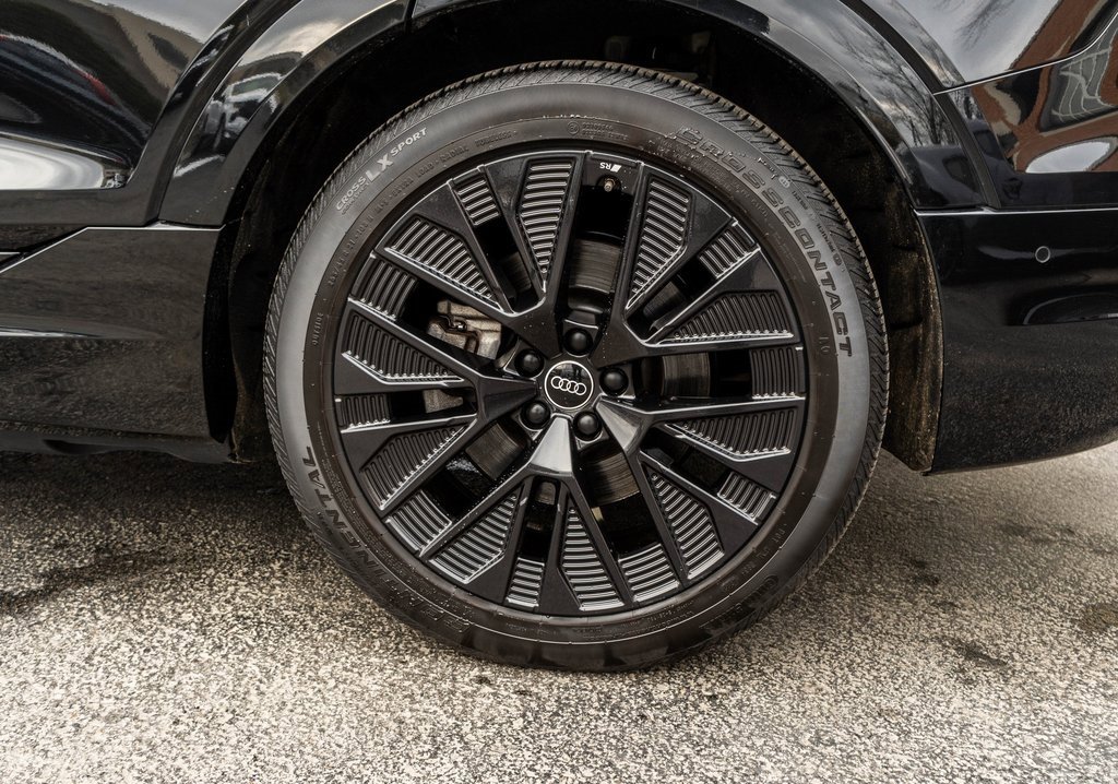 Used 2024 Audi Q8 e-tron Prestige image 39